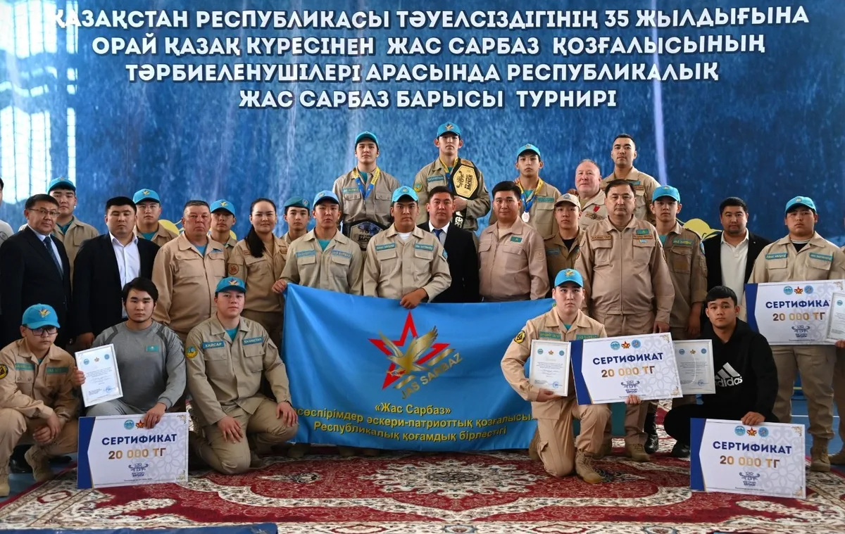 Молодые борцы соревнуются на республиканском турнире «Жас сарбаз барысы» в Текели