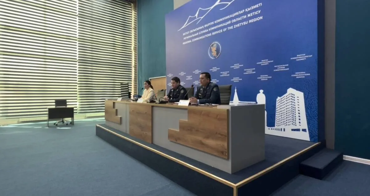 Полиция Жетісу проводит брифинг по ужесточению правил для водителей мопедов