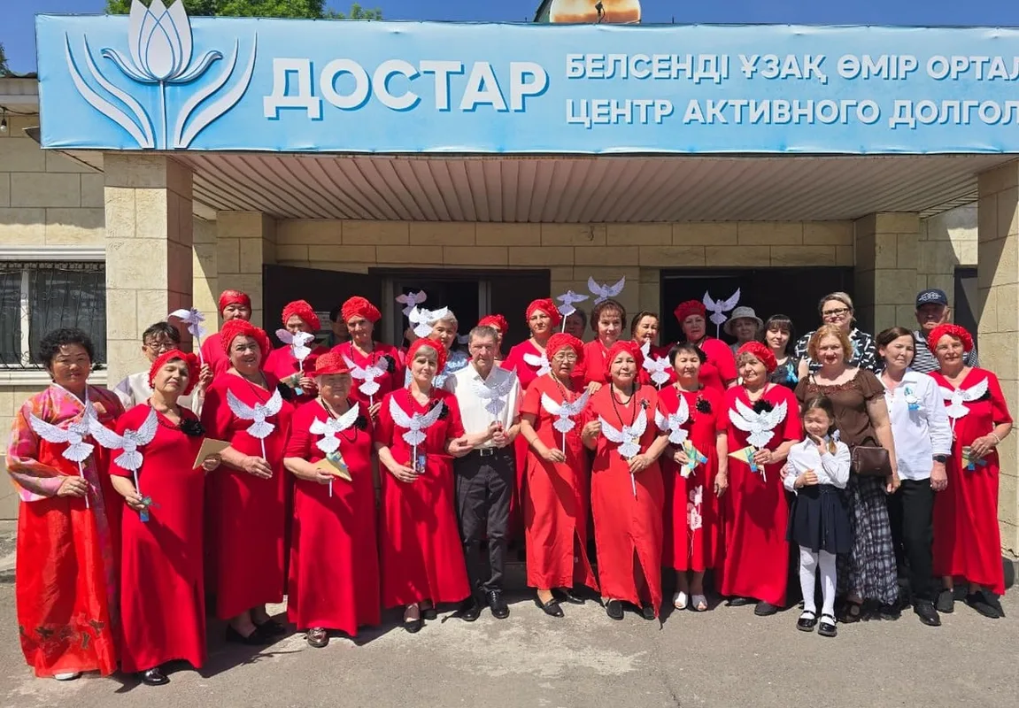 Школьники и ветераны в Центре «Достар» Талдыкоргана празднуют День Победы