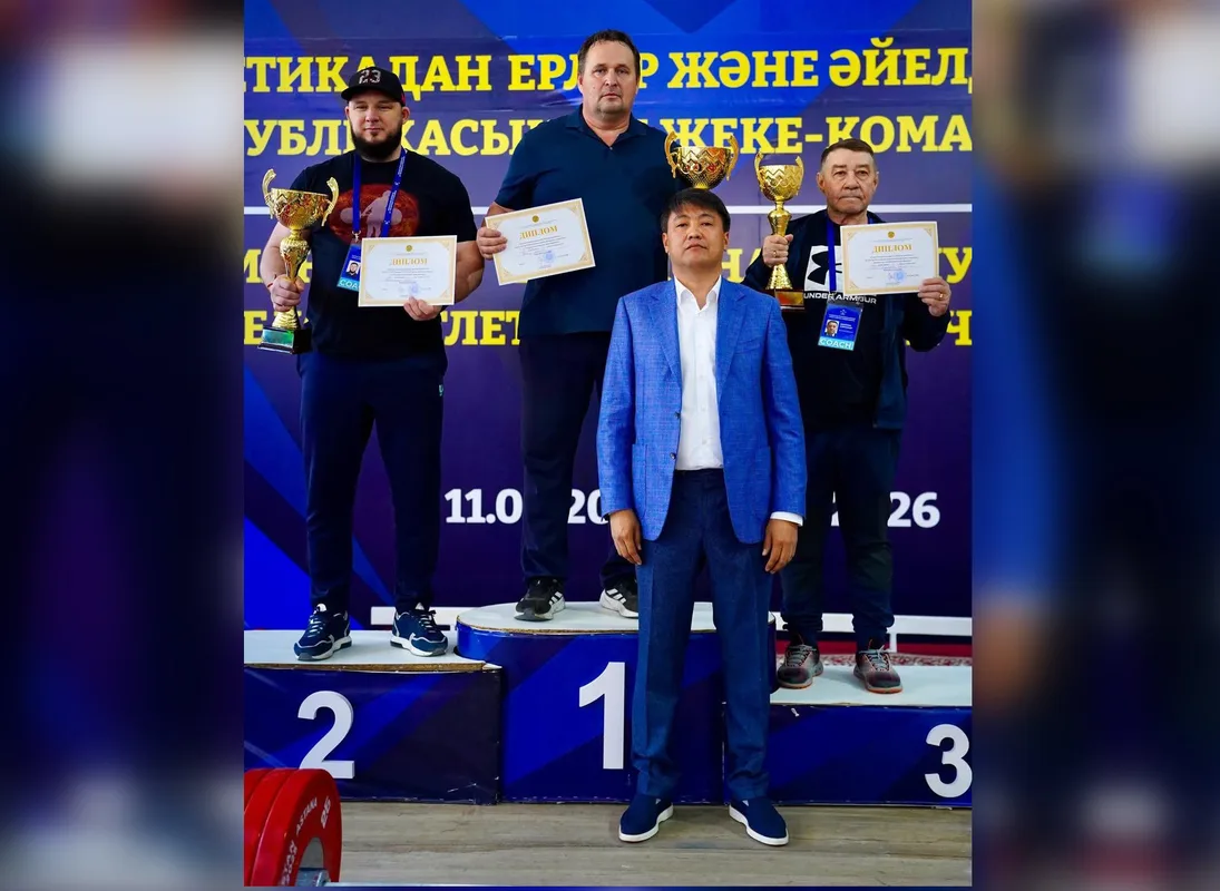 Тяжелоатлеты Жетісу празднуют победу на чемпионате Казахстана в Талдыкоргане с двумя кубками