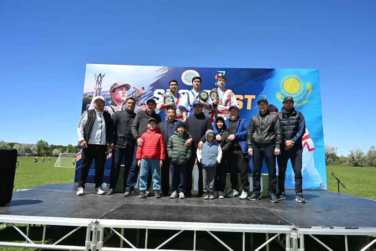 Школьники Талдыкоргана соревнуются в казах куреси на фестивале Sport Fest в 2026 году
