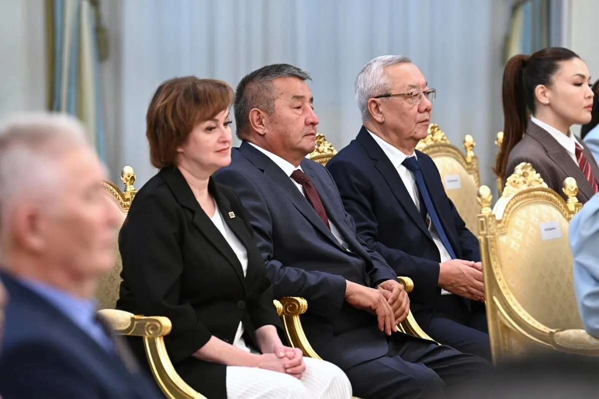 Президент Касым-Жомарт Токаев выступает перед журналистами, призывая к продвижению ценностей честного труда