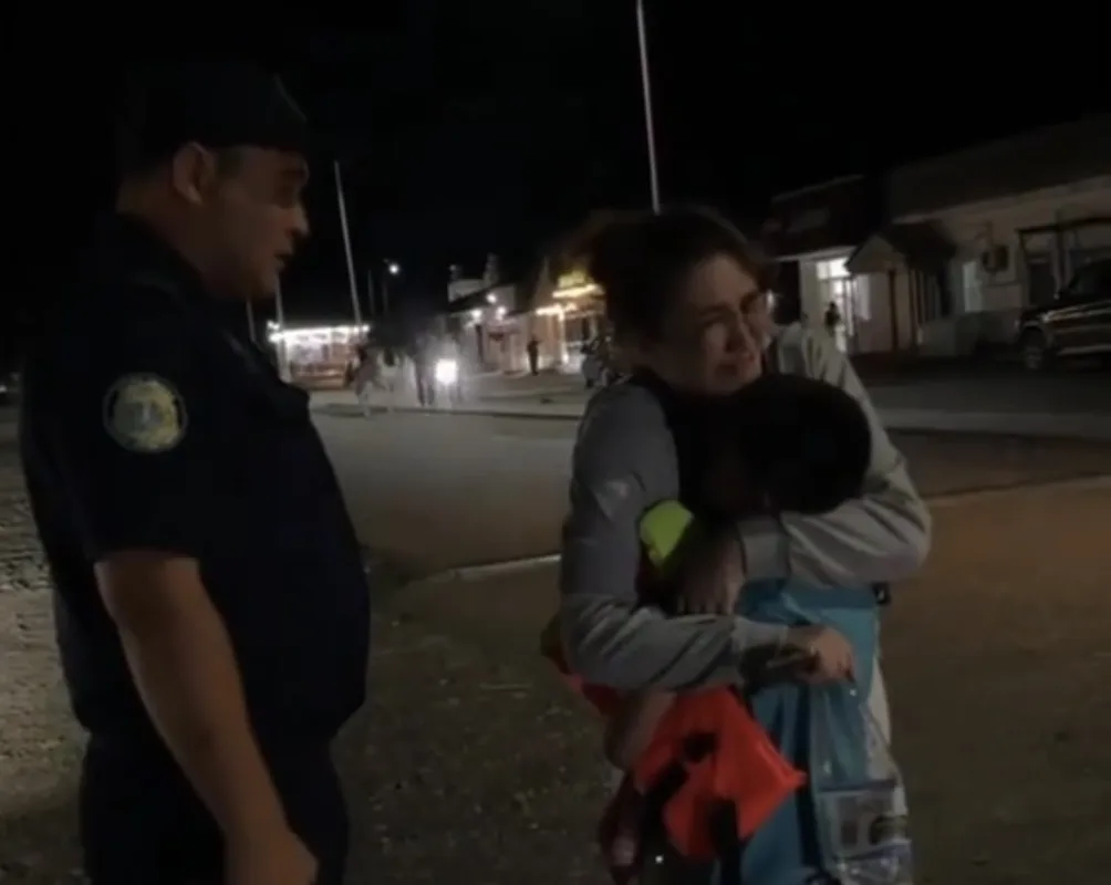 Полицейские нашли потерявшегося 8-летнего мальчика на побережье озера Алаколь.