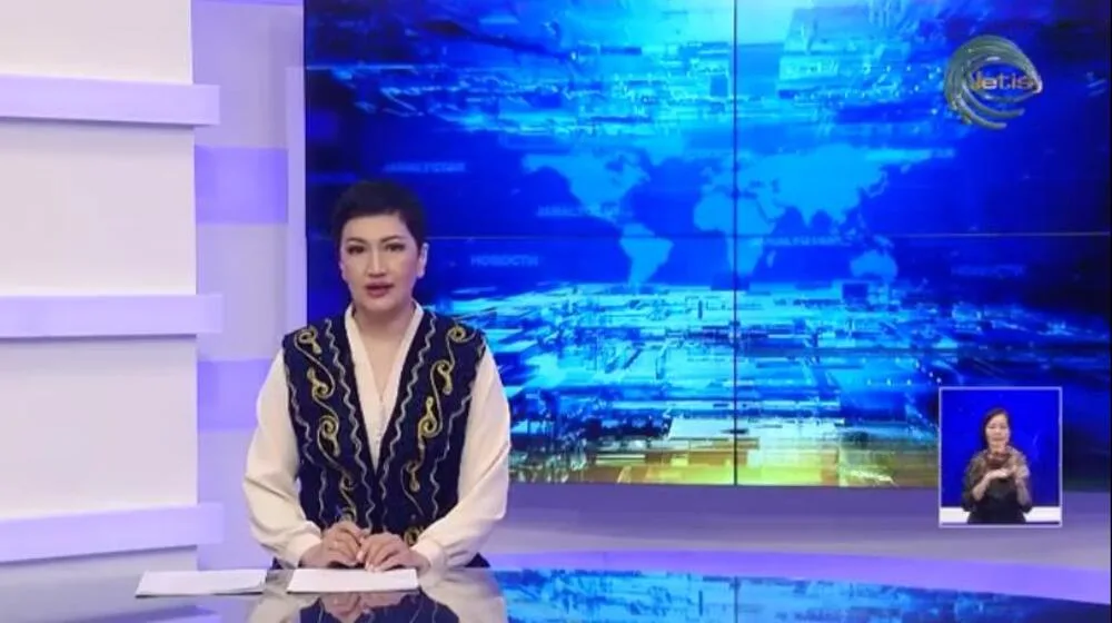 Гульмира Темиргалиева, выпускающий редактор телерадиоканала Жетісу, за работой