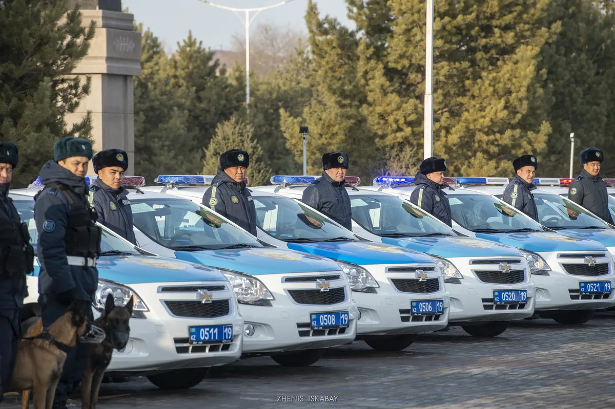 Полицейские Жетысу получают награды и поздравления от акима области