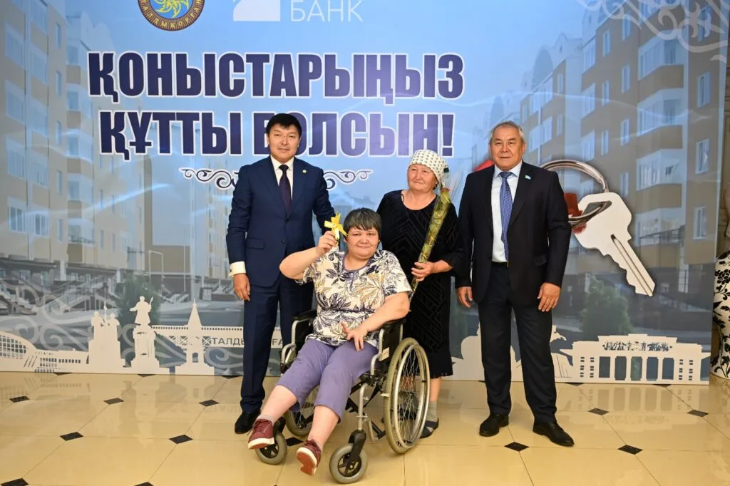 Ключи от новых домов получили 73 семьи в жилом массиве Жастар-3 Талдыкоргана