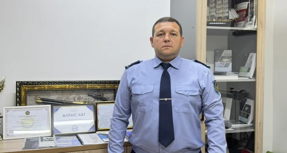 Криминалисты департамента полиции Жетісу используют современное оборудование для поиска улик на месте преступления.