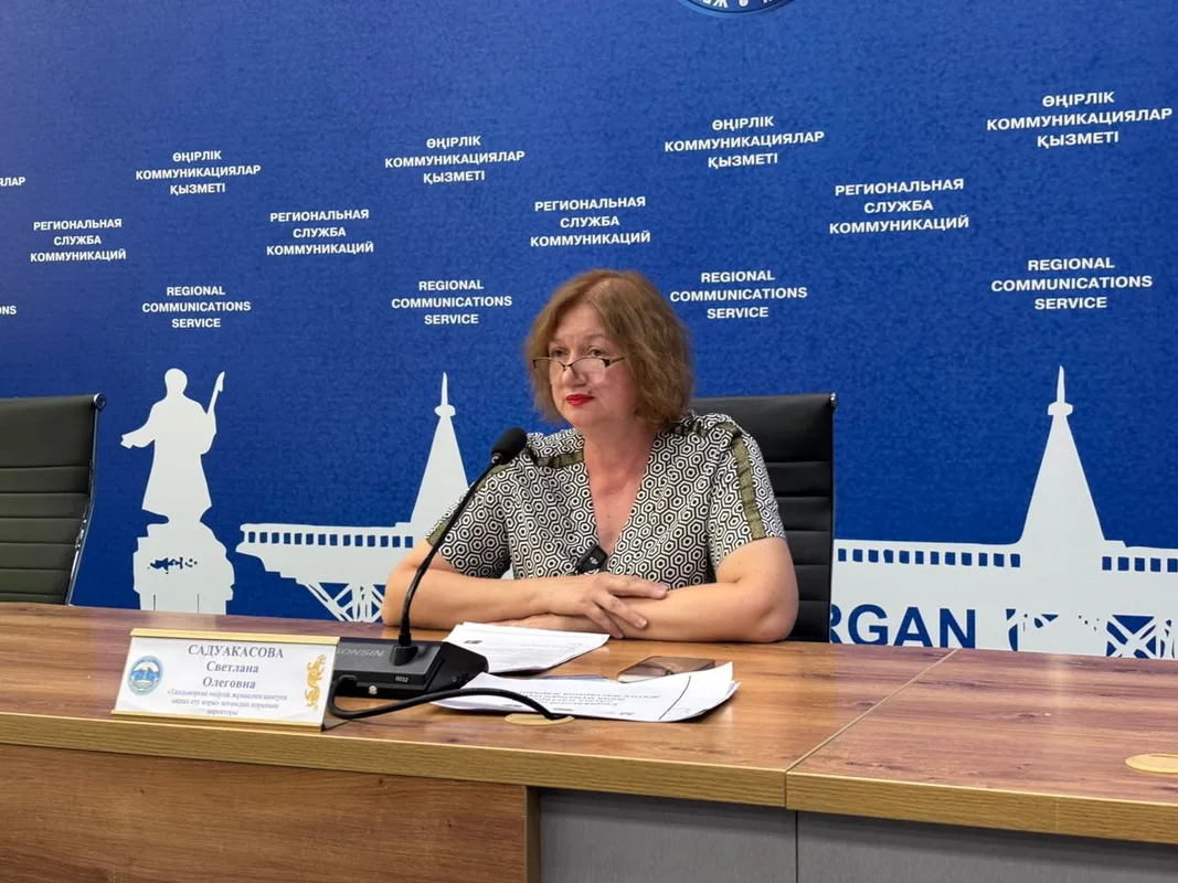 Молодежь Жетісу развивает бизнес: молодые люди на тренинге по предпринимательству.