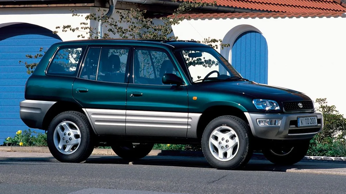 Автомобиль Toyota RAV4 на улицах Талдыкоргана, Жетісу