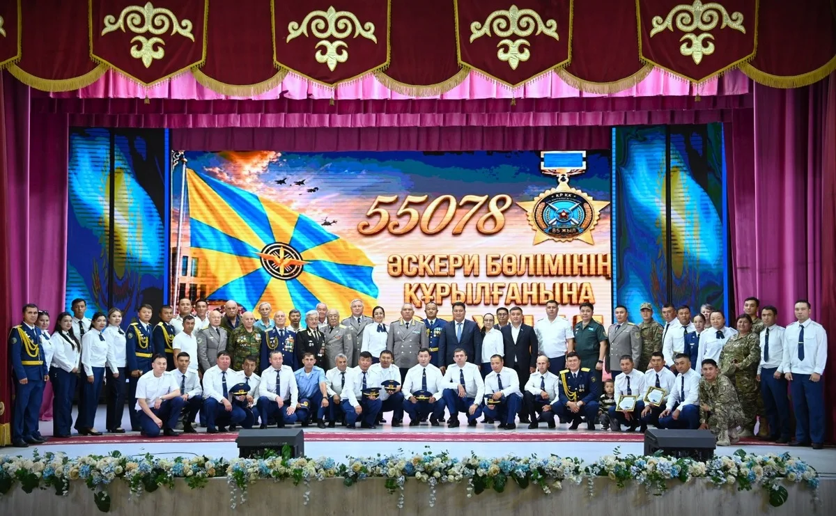 Торжественное мероприятие в Доме культуры Уштобе в честь 85-летия воинской части 55078 с участием военных и акима