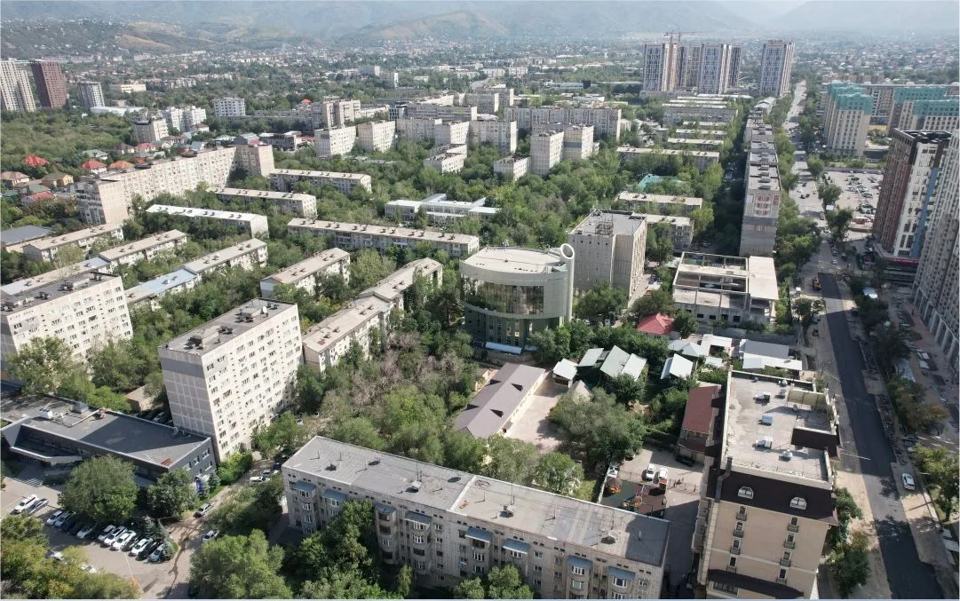 Сотрудники ДЧС Алматы мониторят обстановку и уровень воды в реке Аксай Наурызбайского района.