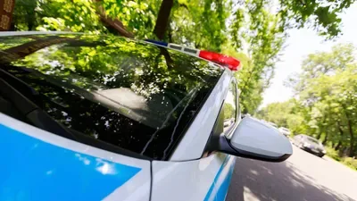 Полицейские работают на месте смертельного ДТП с двумя Toyota Camry на трассе Алматы – Усть-Каменогорск в Жетісу