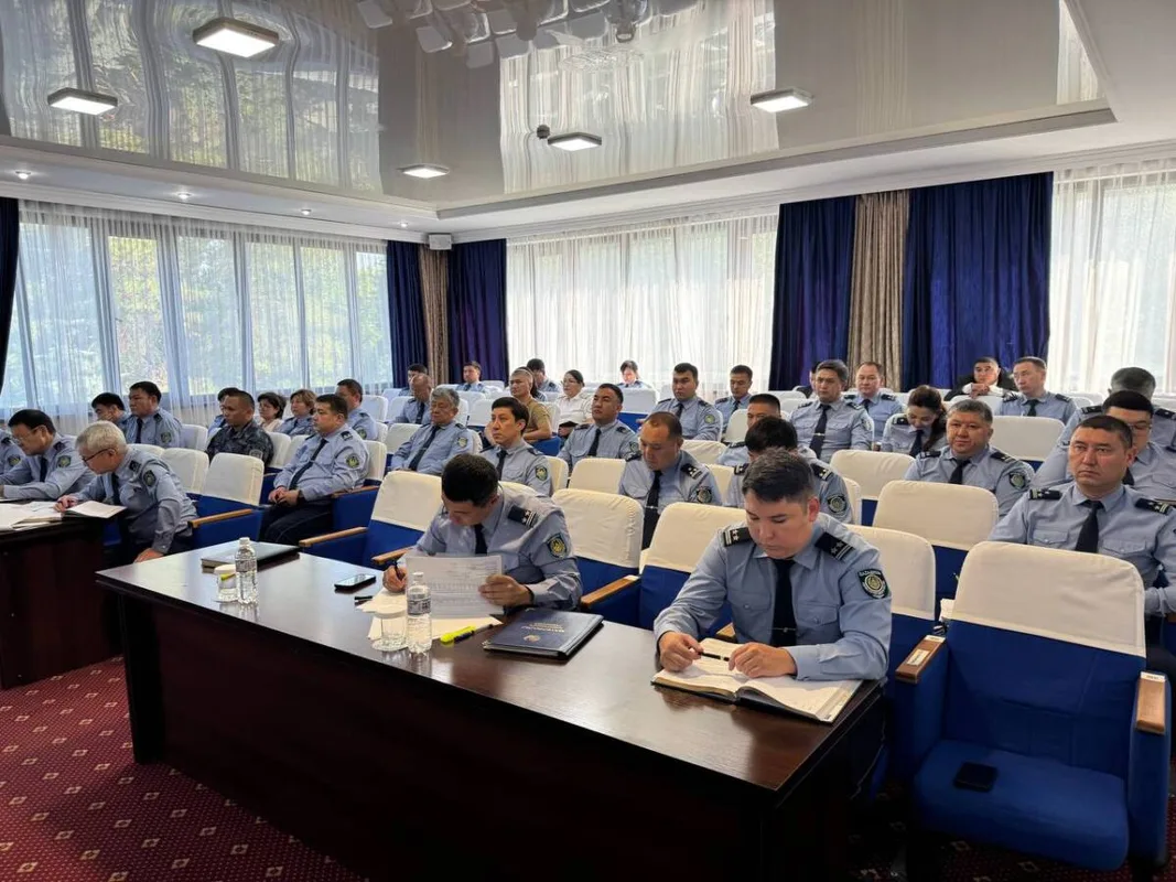 Начальник Департамента полиции Жетісу Саркытбай Кусаинов на совещании по итогам полугодия