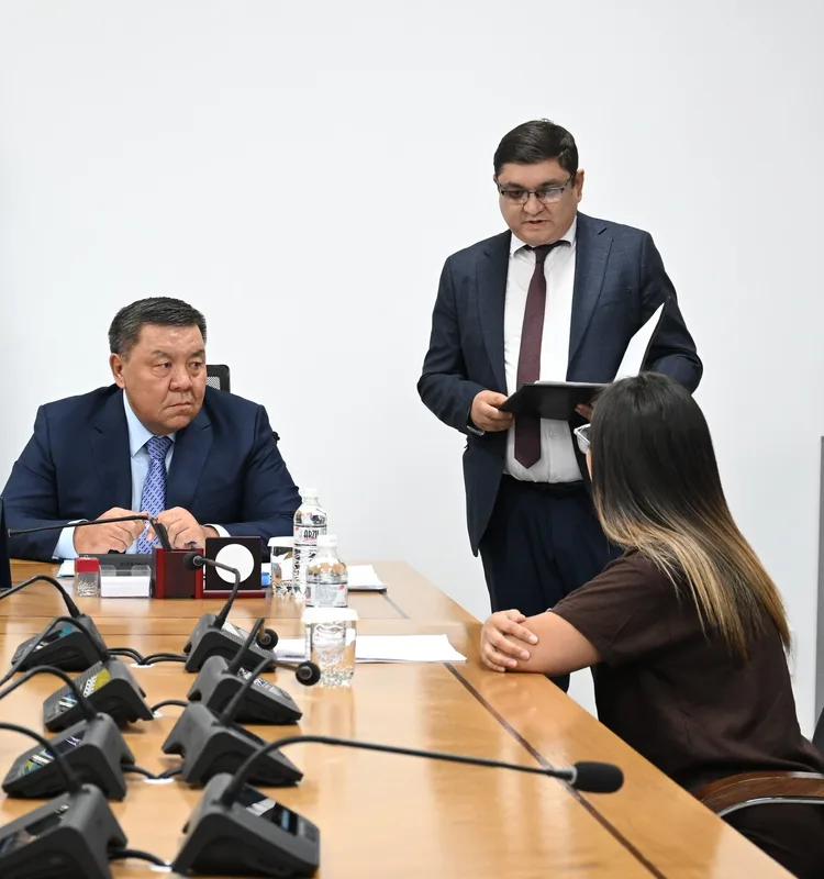 Первый заместитель акима Жетісу Алибек Жаканбаев проводит прием граждан по вопросам жилья и благоустройства