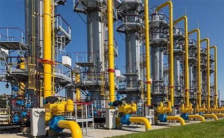Схема магистрального газопровода на карте Казахстана, символизирующая расширение газоснабжения по стране.