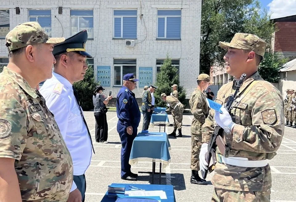 Торжественная церемония выпуска воспитанников Военно-технической школы в Талдыкоргане