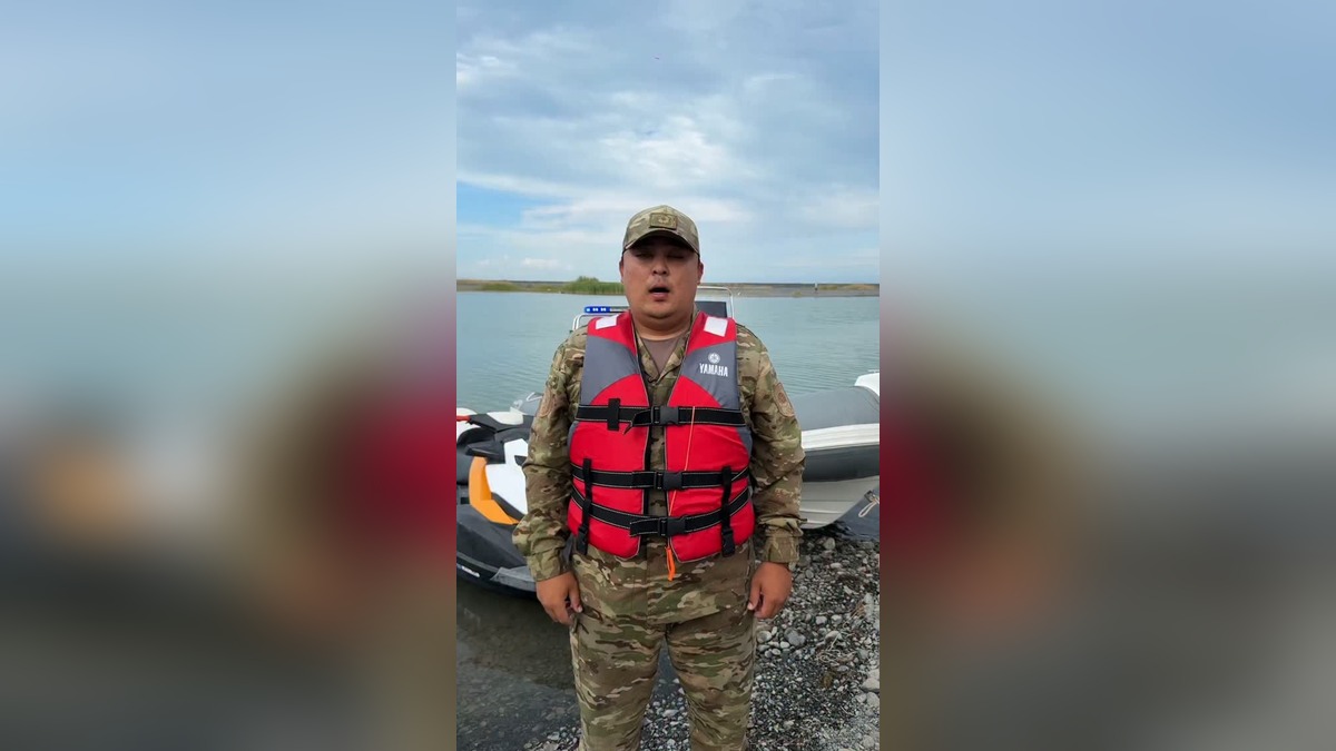 В области Жетісу оштрафовали водителя гидроцикла за опасные маневры на Алаколе