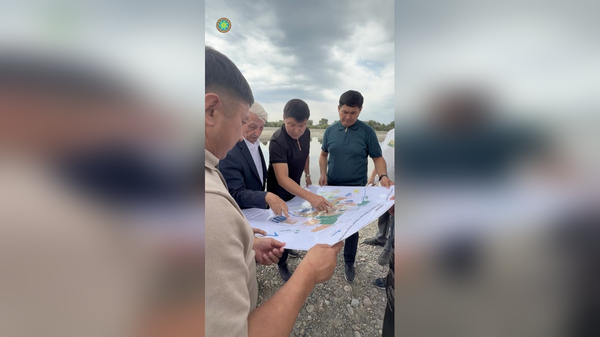 Аким Талдыкоргана Ернат Бәзіл оценил ход противопаводковых работ на реке Каратал