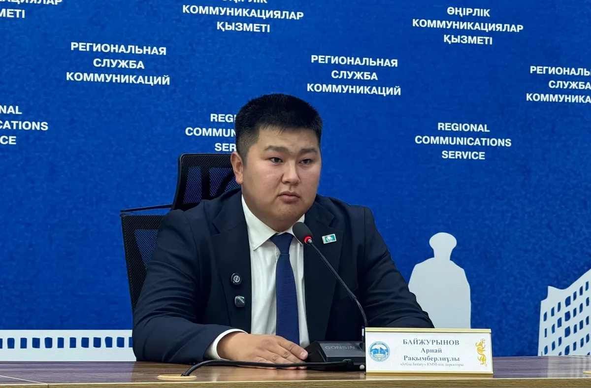 Молодежь Жетісу на фестивале, отмечающая Международный день молодежи с наградами и концертами