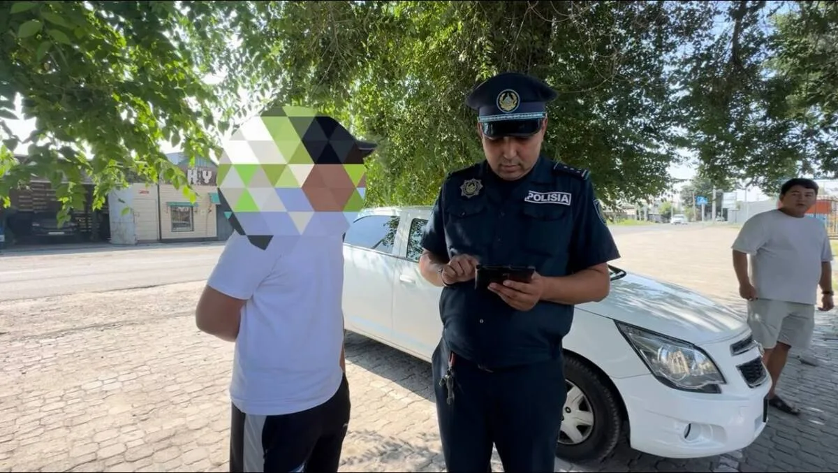 Полицейские в Талдыкоргане оштрафовали жителя за запуск салюта у ресторана