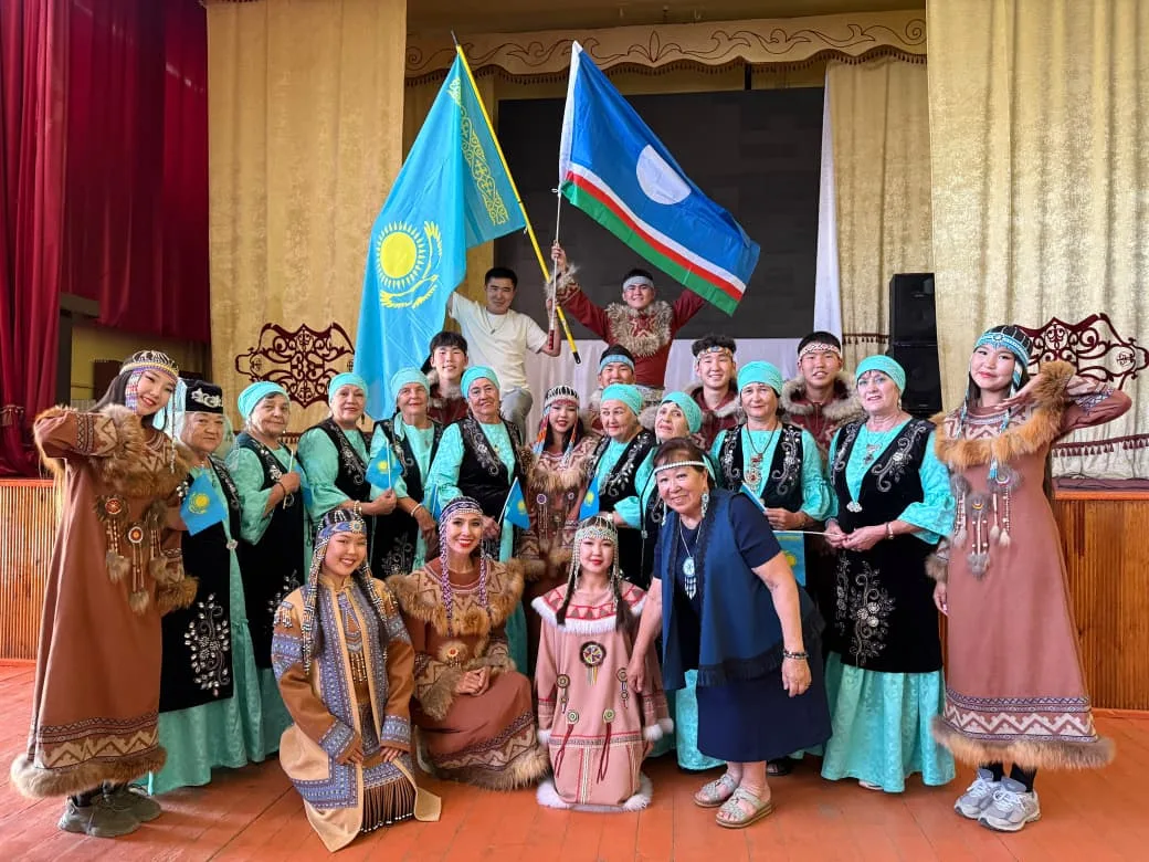 Вокальный коллектив «Алтын жас» из Талдыкоргана на сцене международного фестиваля в Кыргызстане