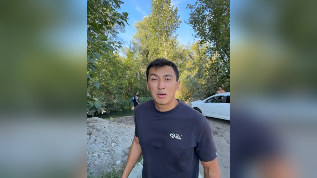 Жители Талдыкоргана убрали мусор в природной зоне и попросили полицию о помощи