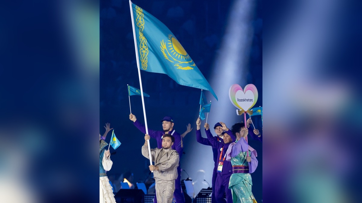 Казахстанская сборная вышла на параде открытия ХХ Азиатских игр