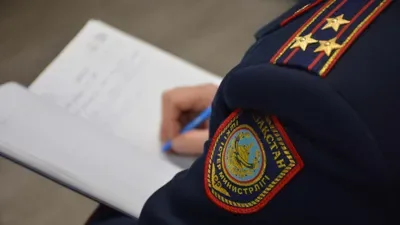 Полицейские расследуют убийство школьника в области Жетісу и проверяют безопасность в школах.