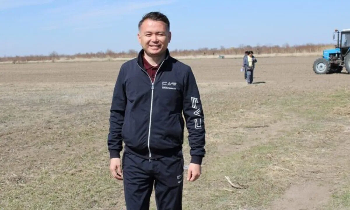 Аким Жанаминского сельского округа Парасат Кожабеков обсуждает планы развития с жителями области Жетісу