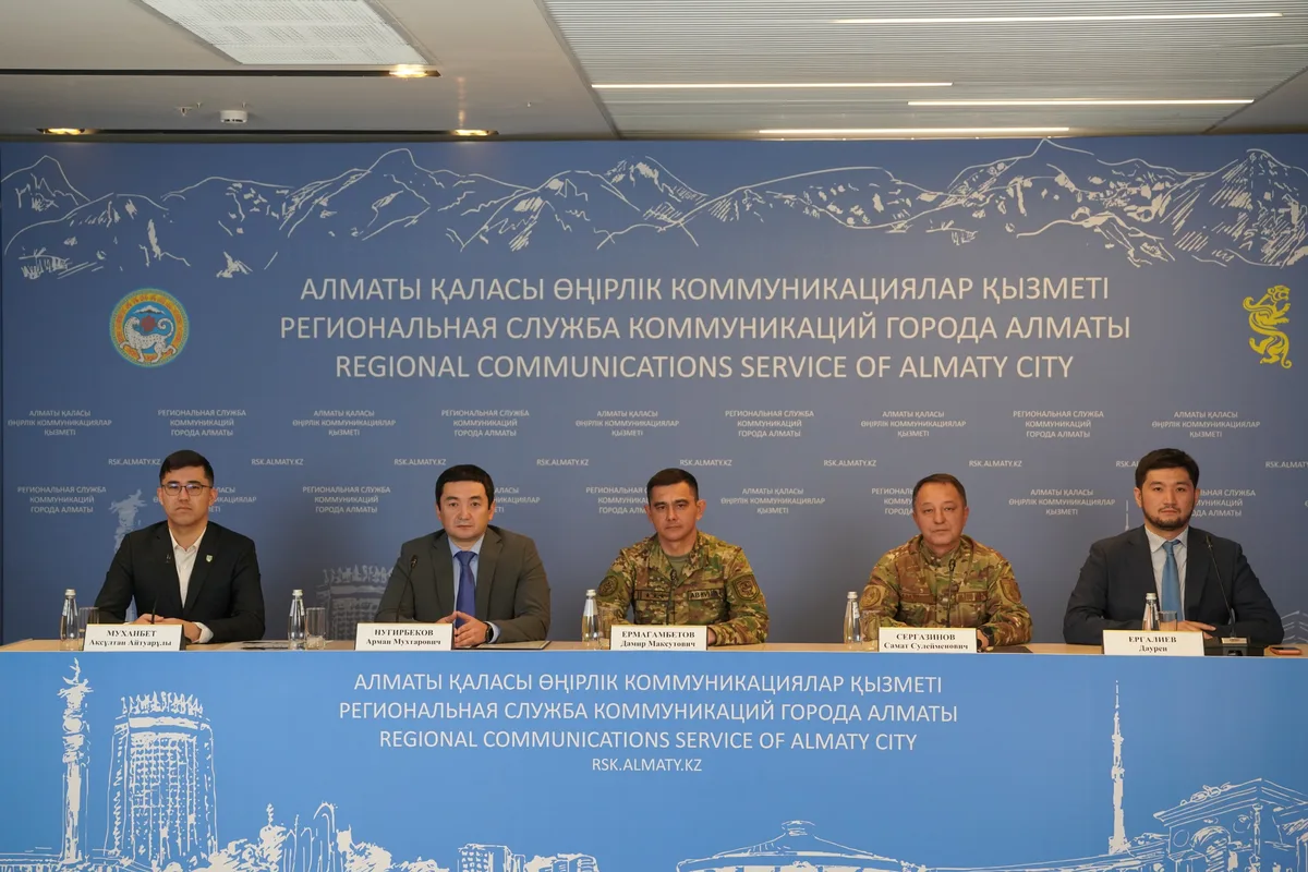Туристы регистрируют свой горный маршрут через онлайн-сервис Almaty Hike для обеспечения безопасности в горах Алматы.