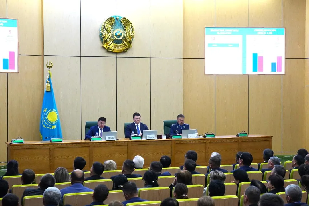 Заседание комиссии по делам несовершеннолетних в акимате Жетісу под председательством заместителя акима.