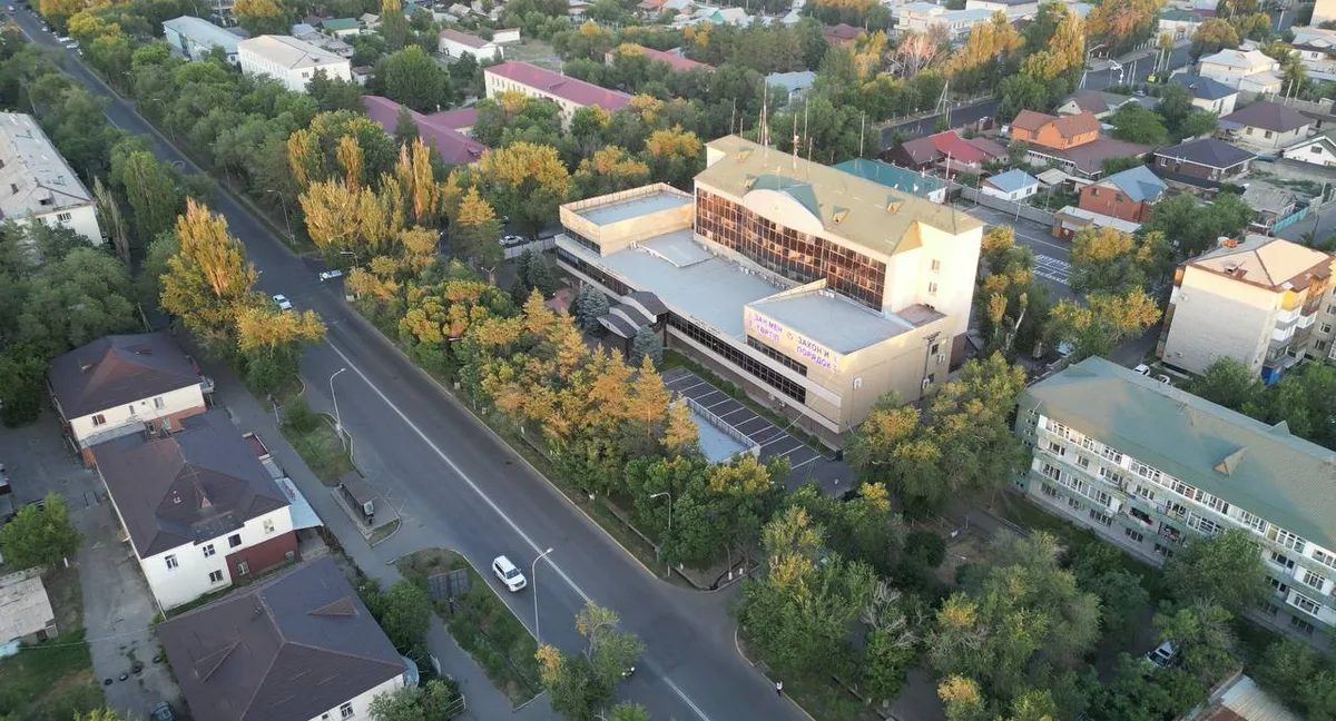 Полицейский патруль в области Жетісу, выявляющий нарушения правил благоустройства и чистоты