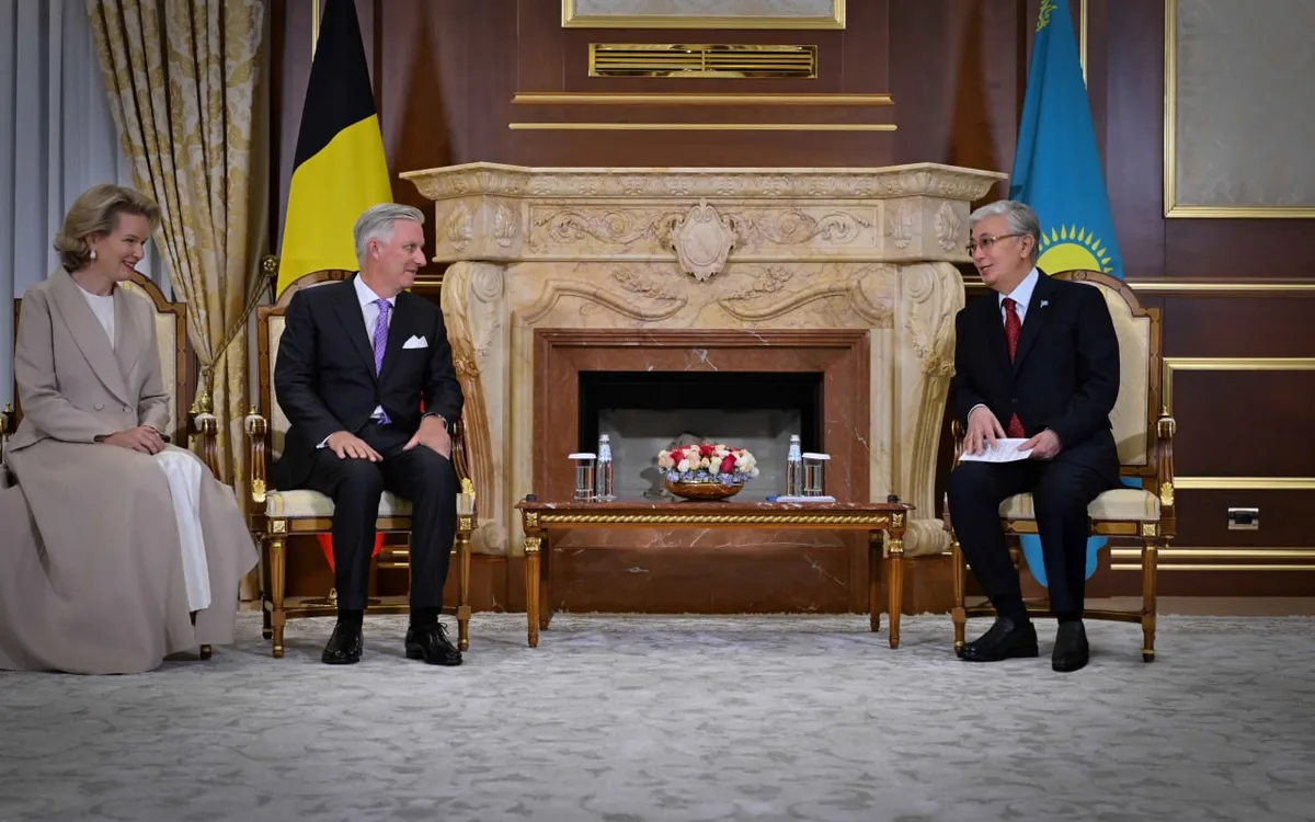 Президент Казахстана Касым-Жомарт Токаев встречает Короля и Королеву Бельгии в аэропорту Астаны.