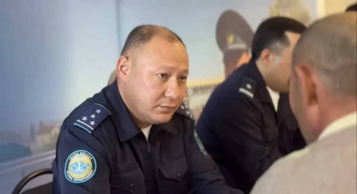 Полицейские Жетісу консультируют жителей по вопросам дорожного движения и регистрации авто в рамках акции «Приемная на дороге»