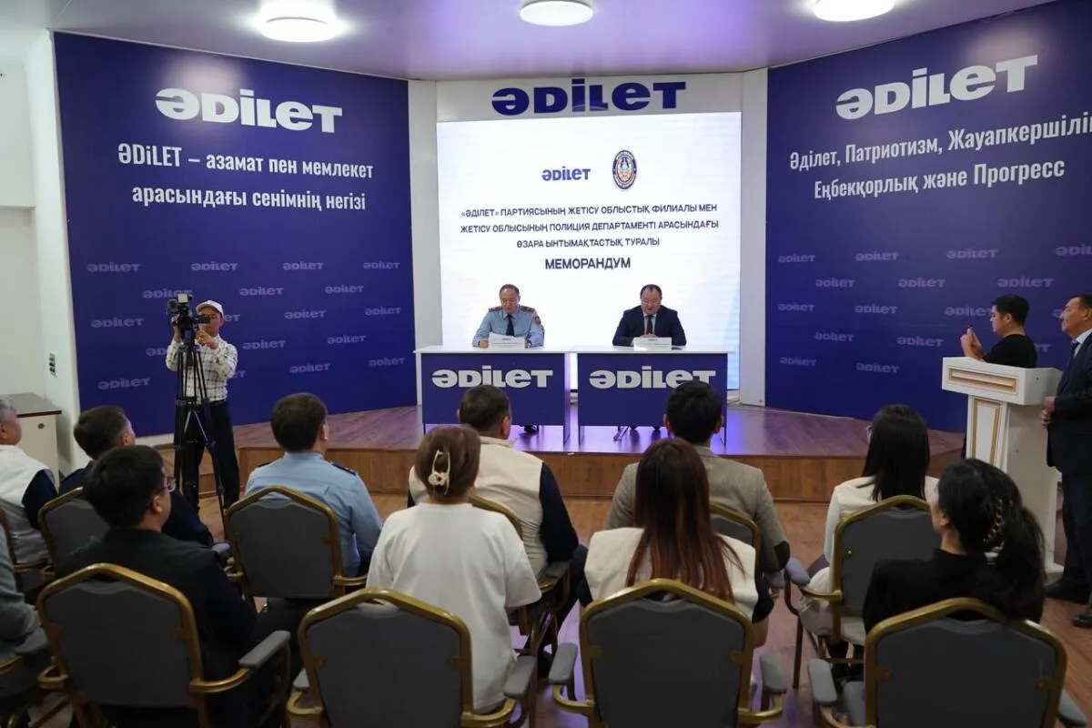 Начальник полиции области Жетісу на приеме граждан и подписание меморандума о сотрудничестве